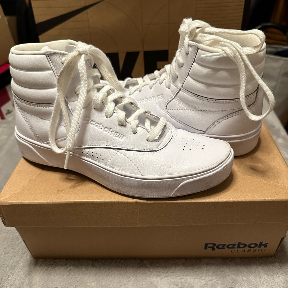 Women’s Reebok Classic HI NOVA